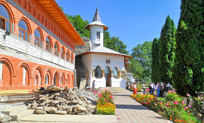 Cazare la Manastirea Namaiesti Campulung Valea mare Pravat